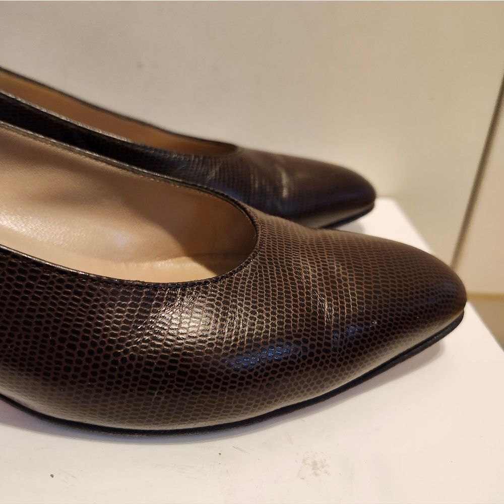 Salvatore Ferragamo Brown Florentine Leather Classic Pumps Sz. 9.5B Ret. $795 - Picture 4 of 12
